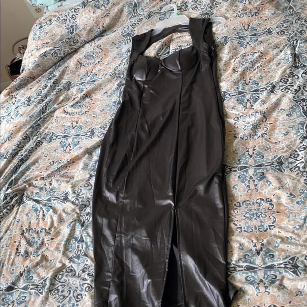 Woman’s dress - Picture 1 of 4